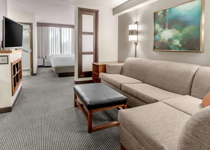 Best Charlotte Airport Hotels With Park and Fly