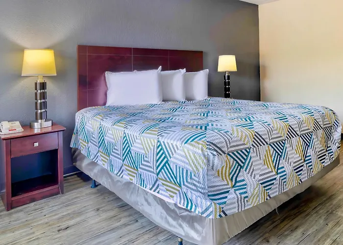 Best Hotels in Effingham